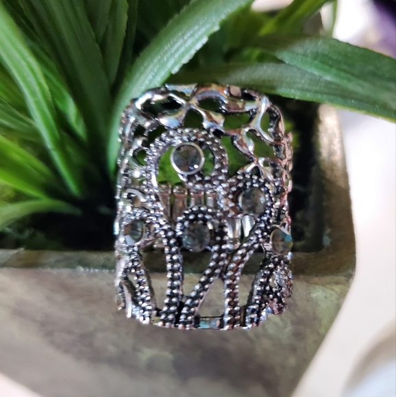 Silver Tone and Black Jewels Stretch Band Ring 💥3 for $24💥 - Picture 3 of 14